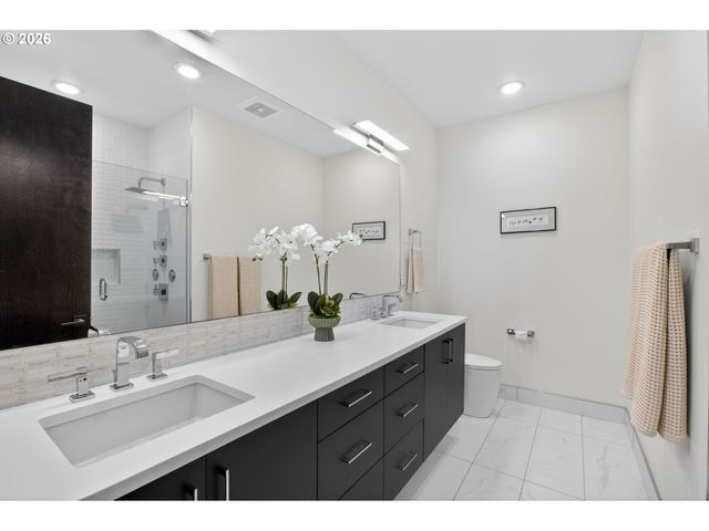 5248 Ne COUCH St, Portland, OR 97213