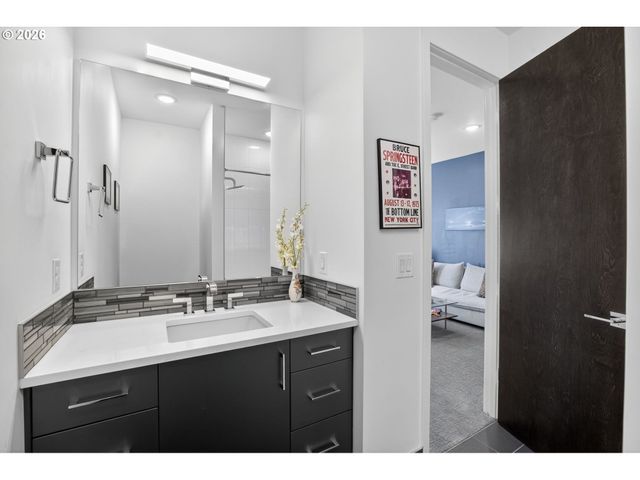 5248 Ne COUCH St, Portland, OR 97213