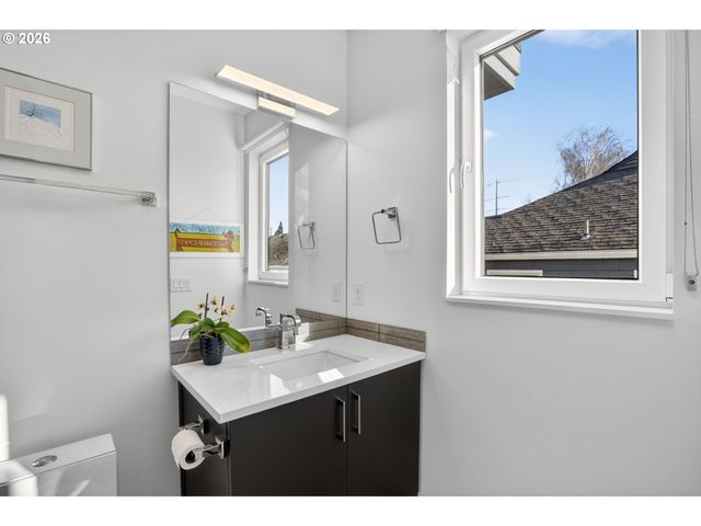 5248 Ne COUCH St, Portland, OR 97213