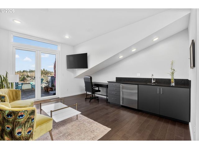 5248 Ne COUCH St, Portland, OR 97213