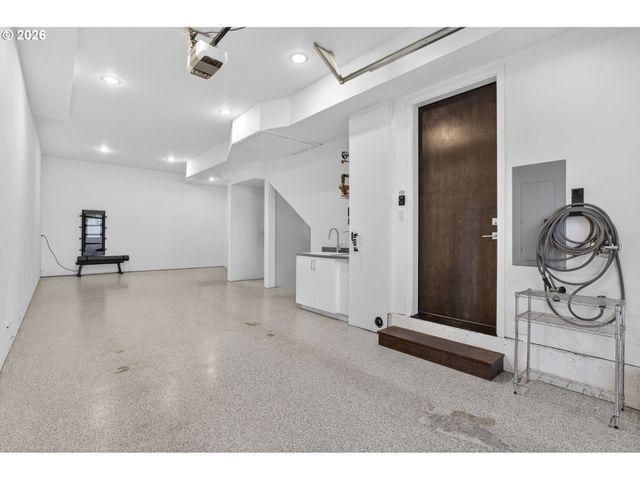 5248 Ne COUCH St, Portland, OR 97213