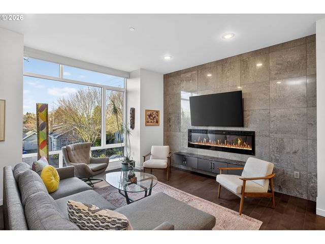 5248 Ne COUCH St, Portland, OR 97213