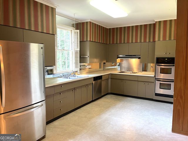1802 Pine Forest Circle, Dublin, GA 31021