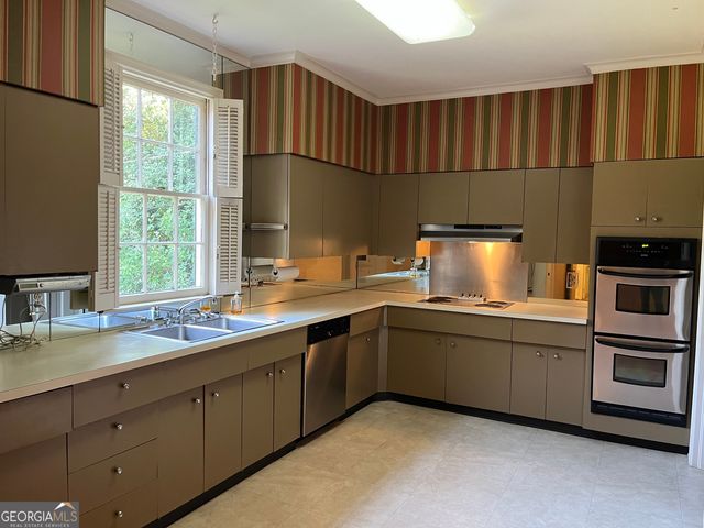 1802 Pine Forest Circle, Dublin, GA 31021