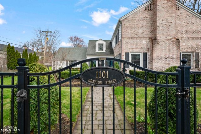 1101 Grayton Street, Grosse Pointe Park, MI 48230