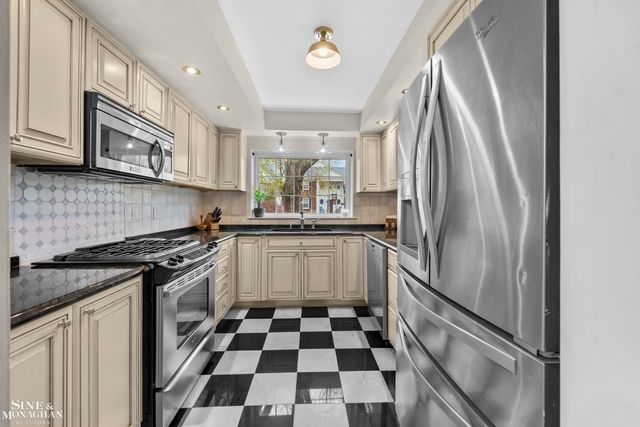 1101 Grayton Street, Grosse Pointe Park, MI 48230