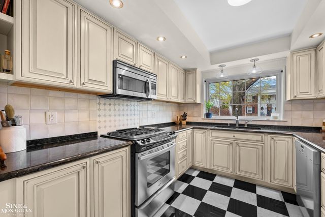 1101 Grayton Street, Grosse Pointe Park, MI 48230