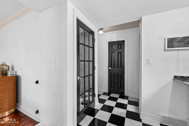 1101 Grayton Street, Grosse Pointe Park, MI 48230