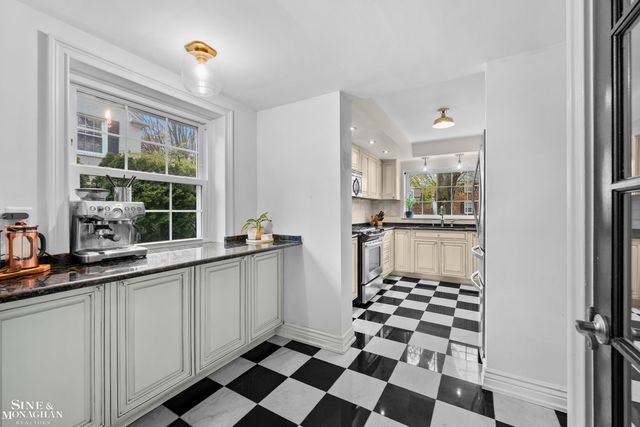 1101 Grayton Street, Grosse Pointe Park, MI 48230