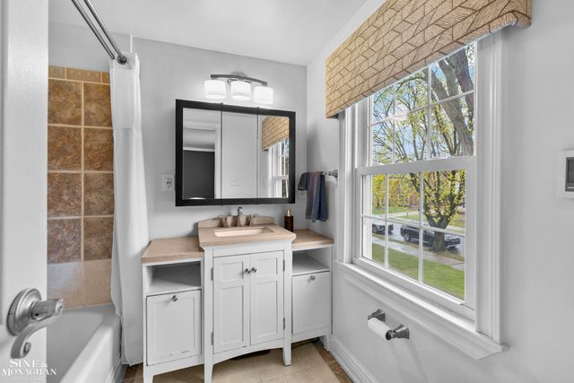 1101 Grayton Street, Grosse Pointe Park, MI 48230