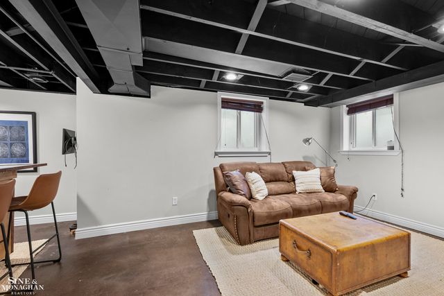 1101 Grayton Street, Grosse Pointe Park, MI 48230
