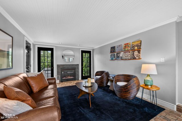 1101 Grayton Street, Grosse Pointe Park, MI 48230