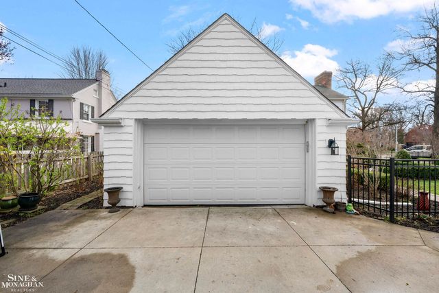 1101 Grayton Street, Grosse Pointe Park, MI 48230