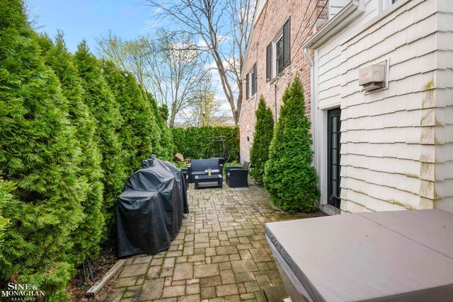 1101 Grayton Street, Grosse Pointe Park, MI 48230