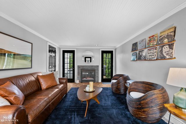 1101 Grayton Street, Grosse Pointe Park, MI 48230