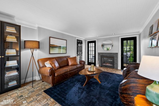 1101 Grayton Street, Grosse Pointe Park, MI 48230