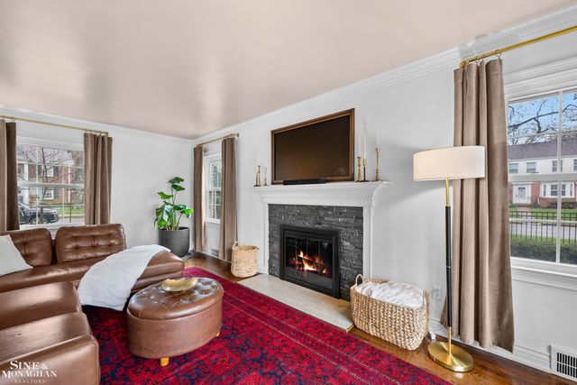 1101 Grayton Street, Grosse Pointe Park, MI 48230