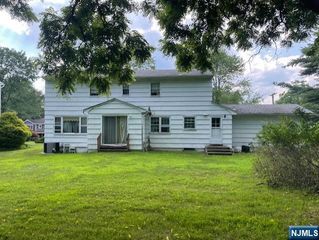 54 Knollwood Drive, Livingston, NJ 07039