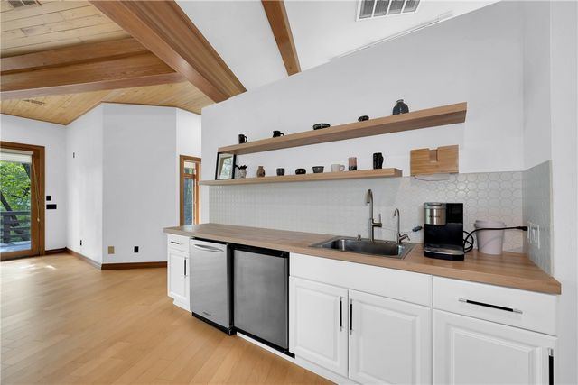 10 Spring Valley Road, Bentonville, AR 72712