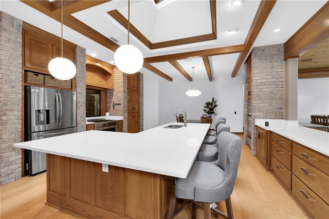 10 Spring Valley Road, Bentonville, AR 72712