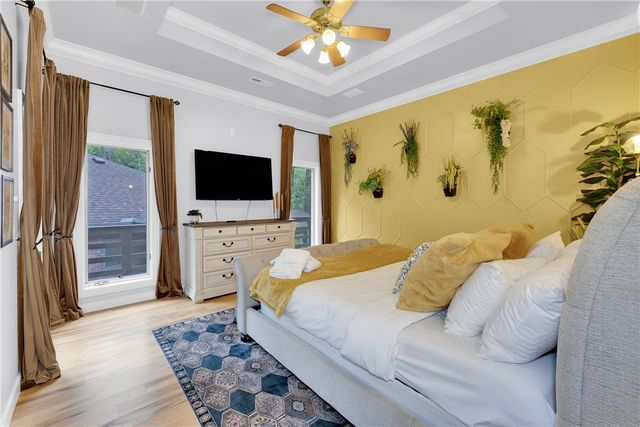 10 Spring Valley Road, Bentonville, AR 72712