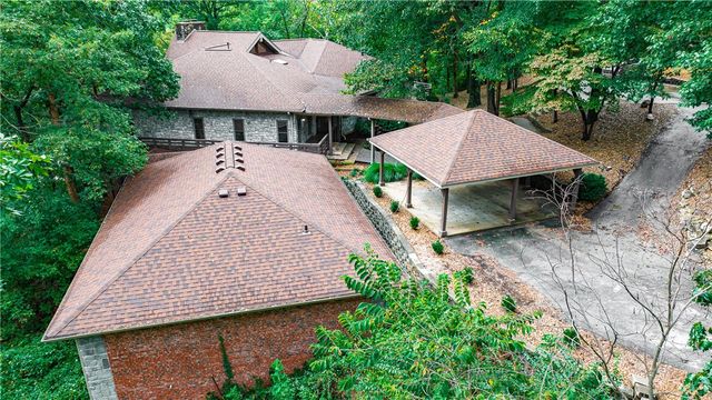 10 Spring Valley Road, Bentonville, AR 72712