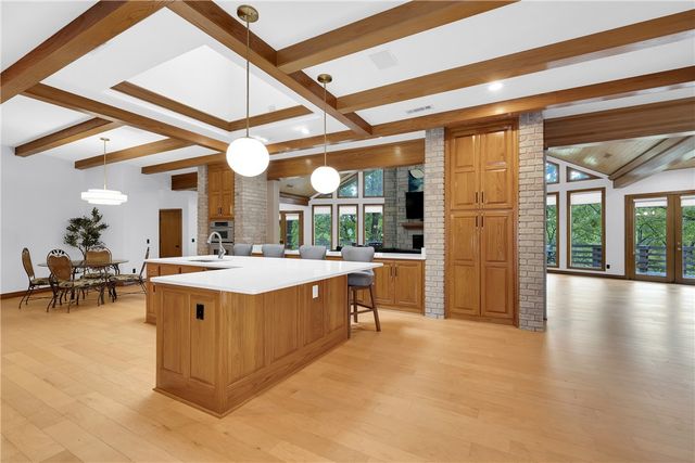 10 Spring Valley Road, Bentonville, AR 72712