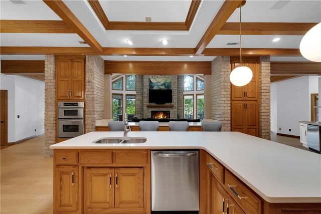 10 Spring Valley Road, Bentonville, AR 72712