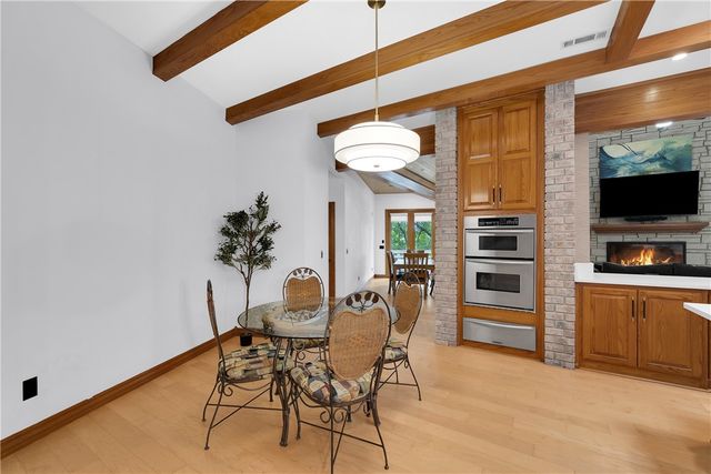 10 Spring Valley Road, Bentonville, AR 72712