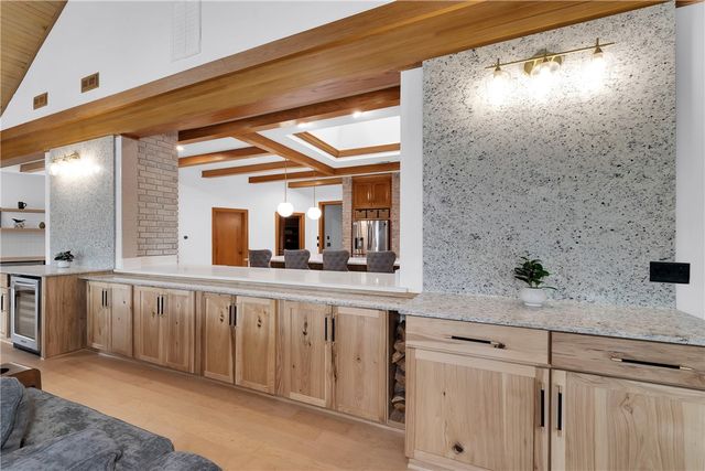 10 Spring Valley Road, Bentonville, AR 72712