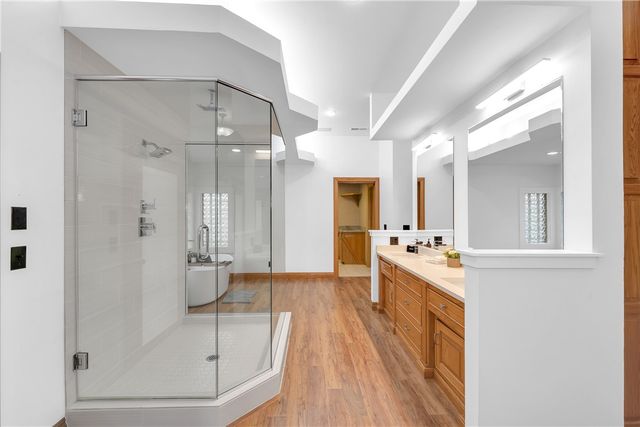 10 Spring Valley Road, Bentonville, AR 72712