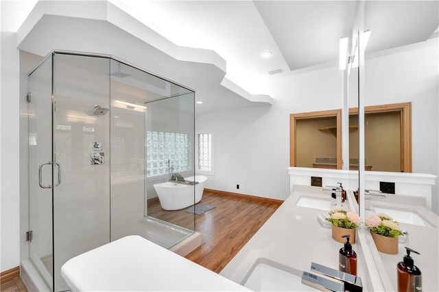 10 Spring Valley Road, Bentonville, AR 72712