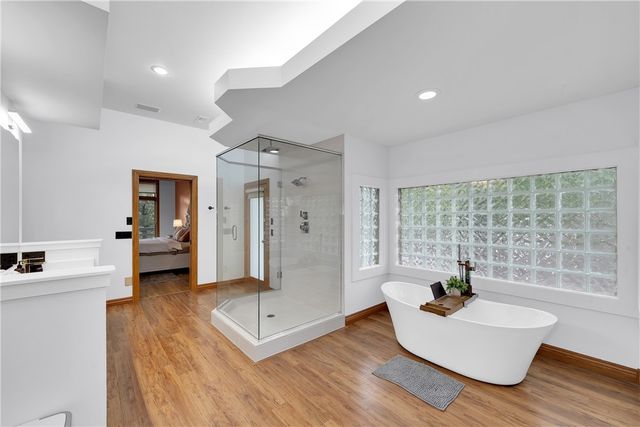 10 Spring Valley Road, Bentonville, AR 72712