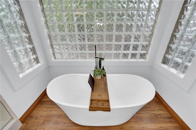 10 Spring Valley Road, Bentonville, AR 72712