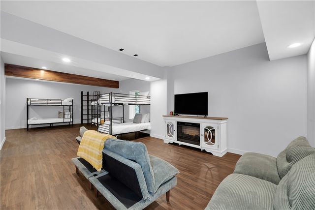 10 Spring Valley Road, Bentonville, AR 72712