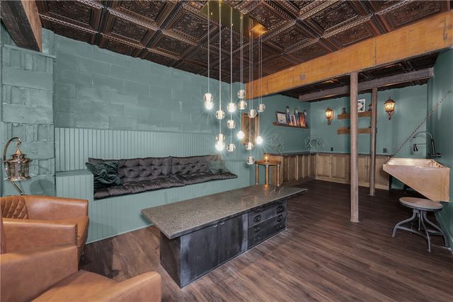 10 Spring Valley Road, Bentonville, AR 72712