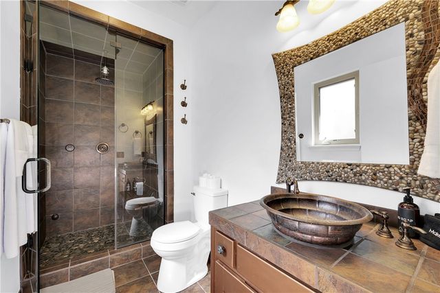 10 Spring Valley Road, Bentonville, AR 72712