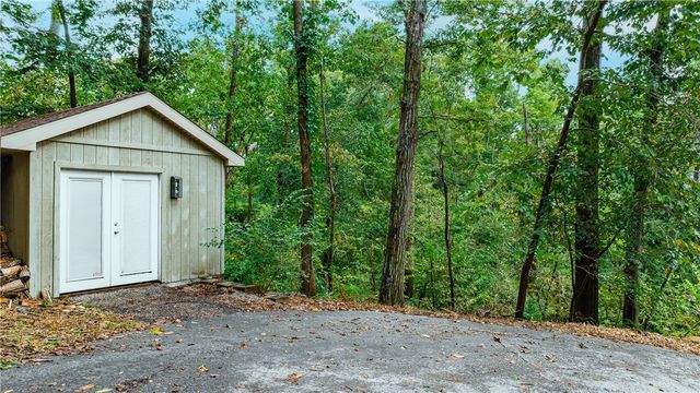 10 Spring Valley Road, Bentonville, AR 72712