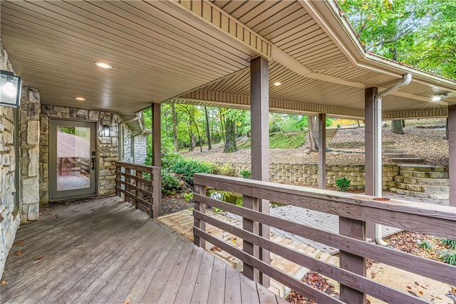 10 Spring Valley Road, Bentonville, AR 72712