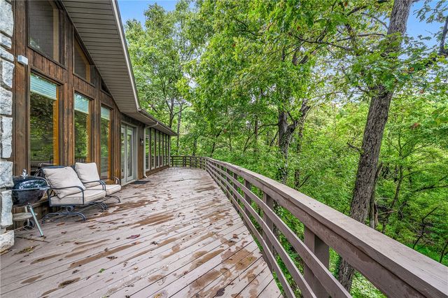 10 Spring Valley Road, Bentonville, AR 72712