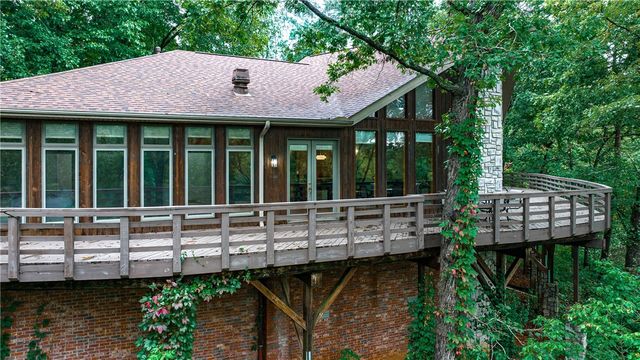 10 Spring Valley Road, Bentonville, AR 72712