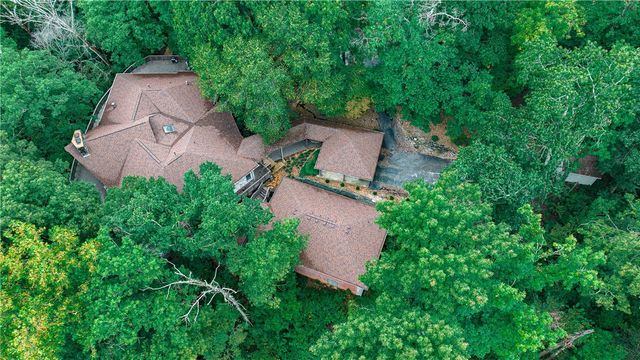 10 Spring Valley Road, Bentonville, AR 72712