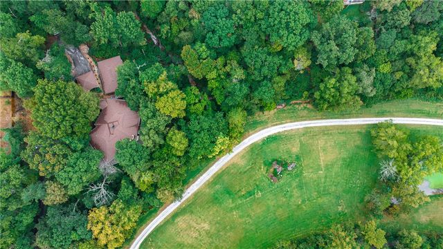 10 Spring Valley Road, Bentonville, AR 72712