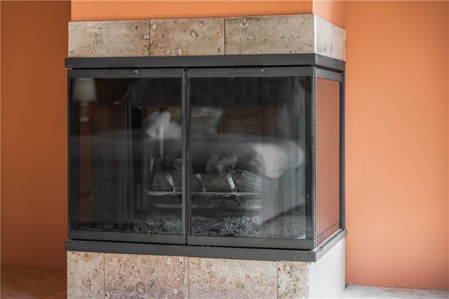 10 Spring Valley Road, Bentonville, AR 72712