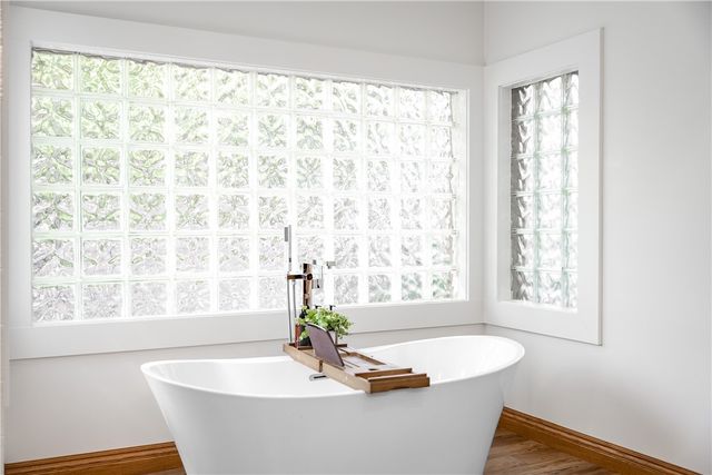 10 Spring Valley Road, Bentonville, AR 72712