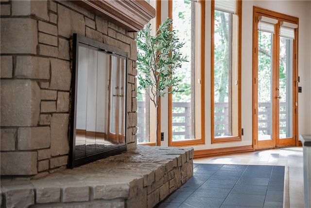 10 Spring Valley Road, Bentonville, AR 72712