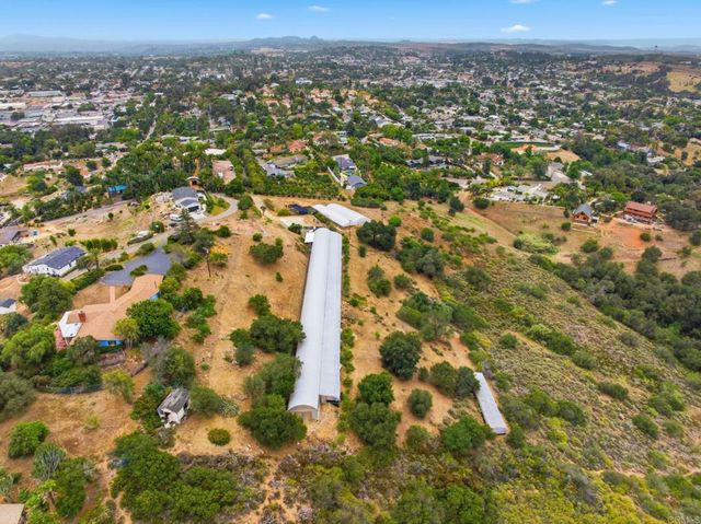 803 Quail Hill Road, Fallbrook, CA 92028