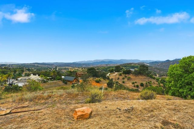 803 Quail Hill Road, Fallbrook, CA 92028