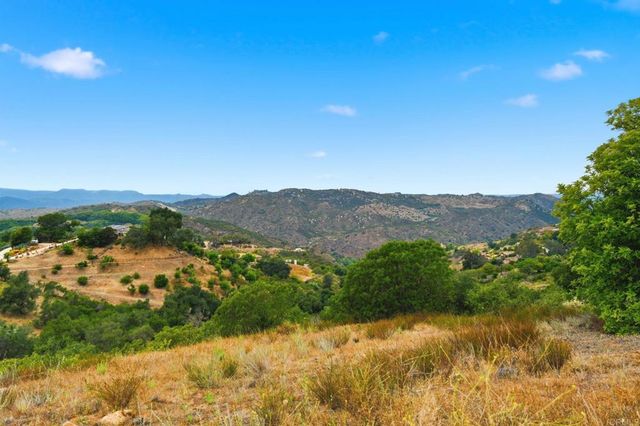 803 Quail Hill Road, Fallbrook, CA 92028