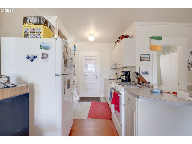 2977 GRAND Ave, Astoria, OR 97103